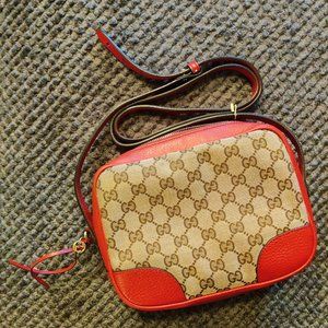 Gucci crossbody handbag_red and tan print